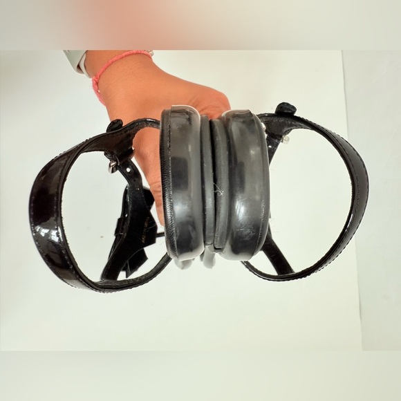 Prada Black Patent leather bowtie logo embellished T strap sandals EU 37 - Picture 7 of 10